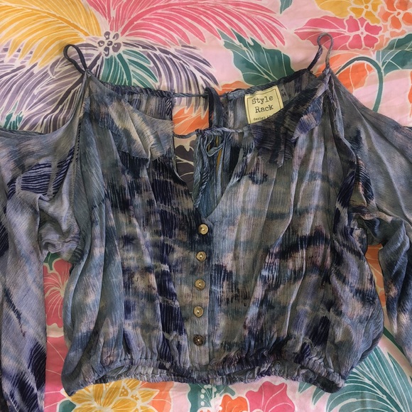 Cold shoulder top - Picture 1 of 4